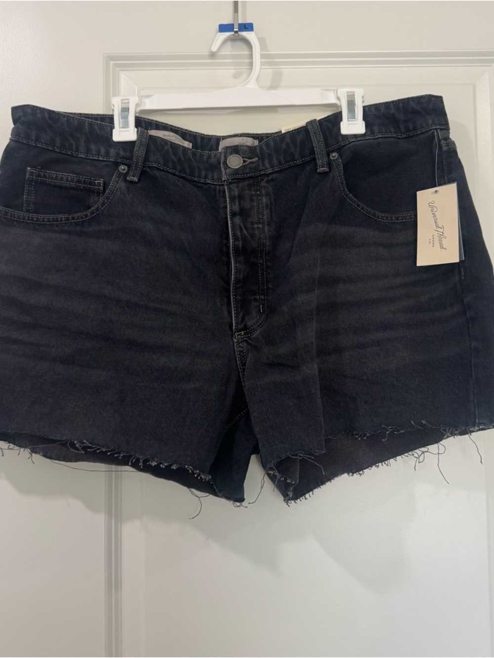 Universal Thread 4 inch Casual Black Denim Women’s Shorts - NWT